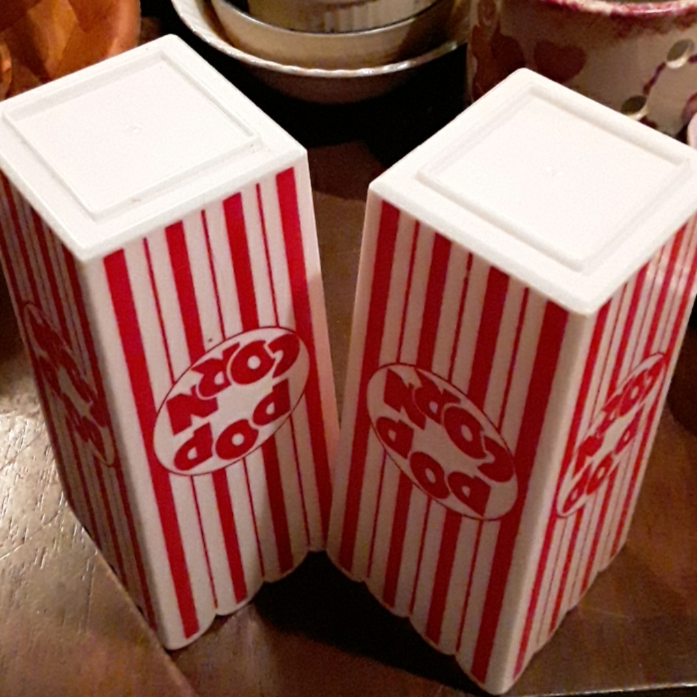 POPCORN  PLASTIC  CONTAINERS - Picture 3 of 4